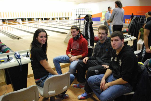 Torneo a squadre da 4 persone
Martedì 27 ottobre 2009
Risultati e classifica su http://www.bowling71.com/tornei.php